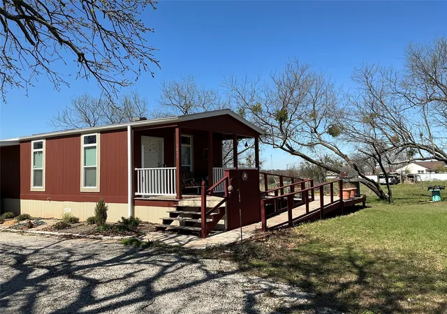 Homes for sale in De Leon, TX | 1017 W Ross Ave, De Leon, TX 76444 | MLS# 21207766