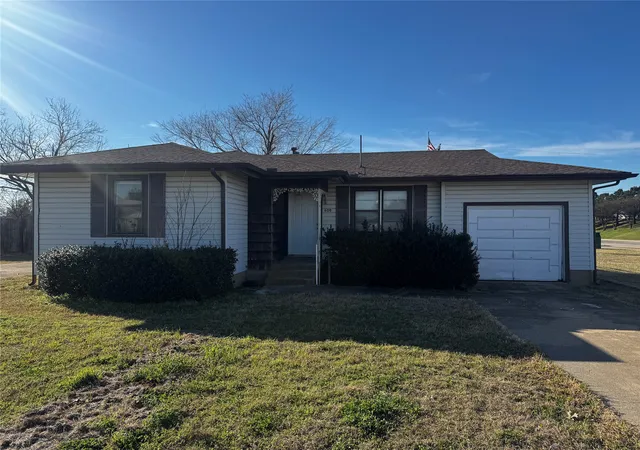 Homes for sale in Ferris, TX | 600 E 5th St, Ferris, TX 75125 | MLS# 21207822