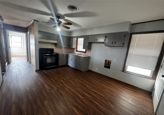 Photo 3 of Single family home for sale at 600 E 5Th St, Ferris, TX 75125 | MLS# 21207822 | Listing updated on 2026-08-26