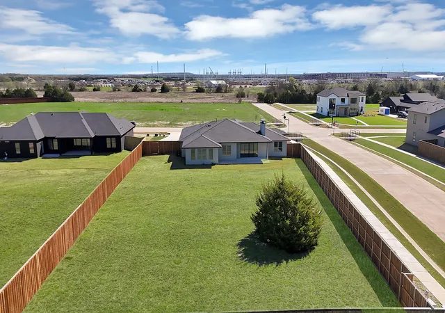 Photo 3 of Sale Pending at 443 Whispering Wy, Red Oak, TX 75154 | MLS# 21207665 | Listing updated on 2026-07-24
