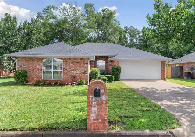 Homes for sale in Whitehouse, TX | 222 Amanda Ct, Whitehouse, TX 75791 | MLS# 21207941