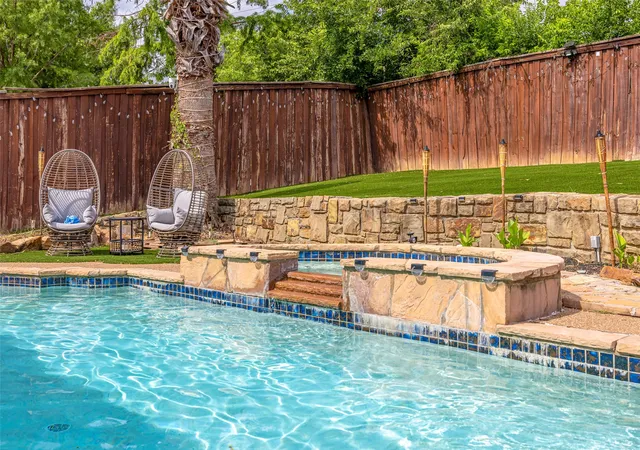 Homes for sale in Irving, TX | 9427 Vista Cir, Irving, TX 75063 | MLS# 21204889