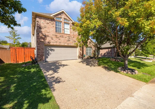 Homes for sale in Irving, TX | 9427 Vista Cir, Irving, TX 75063 | MLS# 21204889