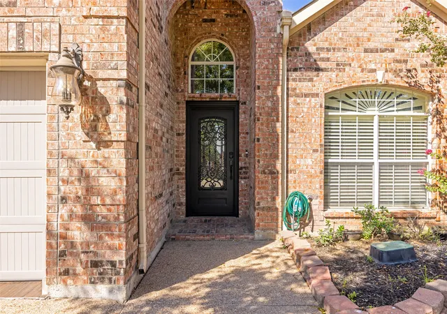 Homes for sale in Irving, TX | 9427 Vista Cir, Irving, TX 75063 | MLS# 21204889