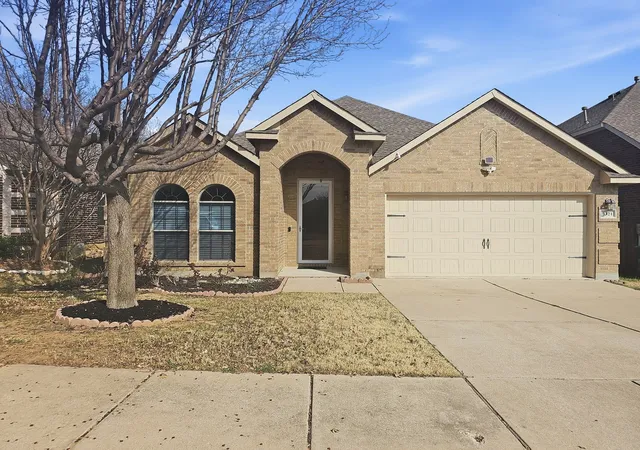 Photo 2 of Single family home for sale at 3321 Capetown Dr, Denton, TX 76208 | MLS# 21200050 | Listing updated on 2026-09-24