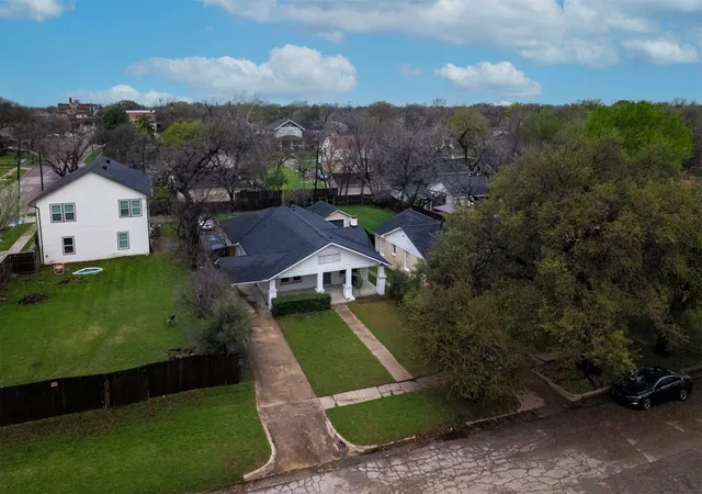 Homes for sale in Fort Worth, TX | 3240 Lipscomb St, Fort Worth, TX 76110 | MLS# 21204804