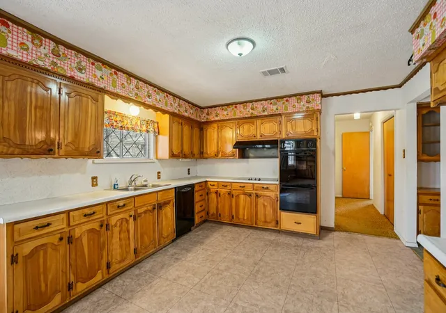 Photo 4 of Sale Pending at 1215 Hill City Dr, Duncanville, TX 75116 | MLS# 21208185 | Listing updated on 2026-08-20