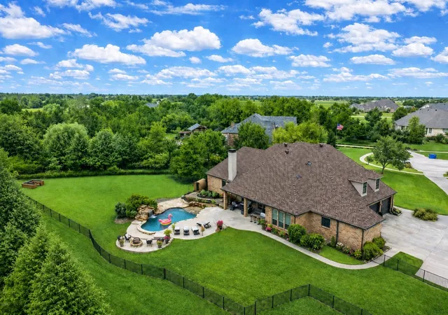 Photo 3 of Single family home for sale at 103 Fireside Ct, Rockwall, TX 75032 | MLS# 21198921 | Listing updated on 2026-08-31