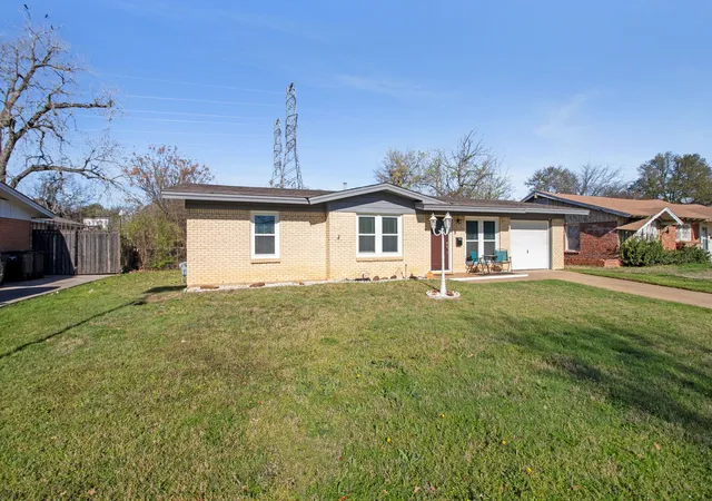 Photo 1 of Single family home for sale at 1616 Grantland Cir, Fort Worth, TX 76112 | MLS# 21203257 | Listing updated on 2026-08-26