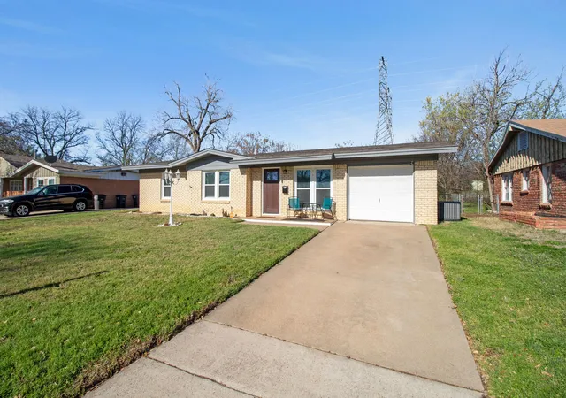 Photo 2 of Single family home for sale at 1616 Grantland Cir, Fort Worth, TX 76112 | MLS# 21203257 | Listing updated on 2026-08-26
