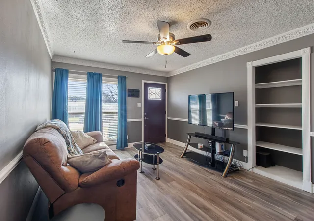 Photo 3 of Single family home for sale at 1616 Grantland Cir, Fort Worth, TX 76112 | MLS# 21203257 | Listing updated on 2026-08-26