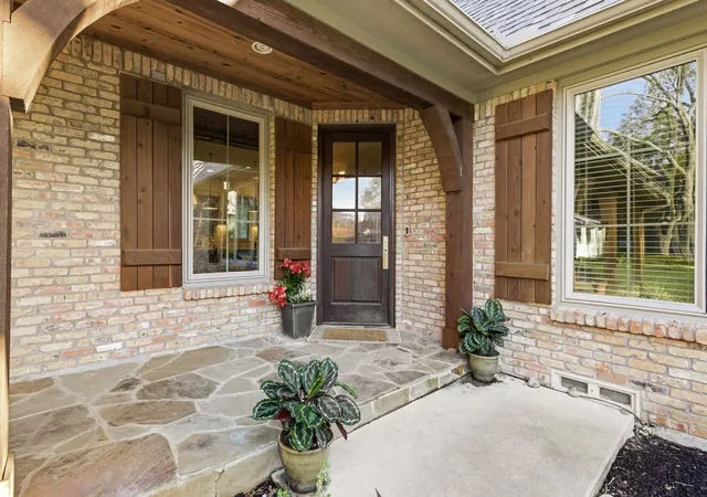 Photo 3 of Sale Pending at 1 Roundrock Cir, Richardson, TX 75080 | MLS# 21207959 | Listing updated on 2026-08-03