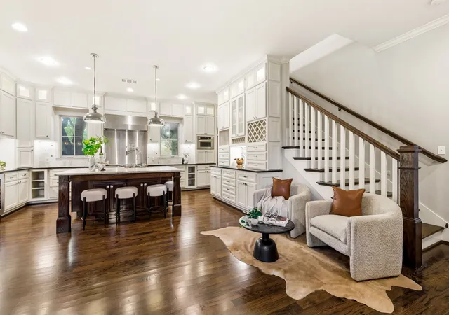 Photo 3 of Sale Pending at 1 Roundrock Cir, Richardson, TX 75080 | MLS# 21207959 | Listing updated on 2026-08-03