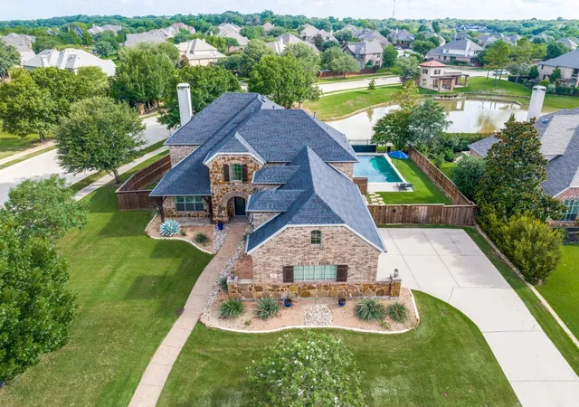 Homes for sale in Keller, TX | 301 Foxcroft Ln, Keller, TX 76248 | MLS# 21208360