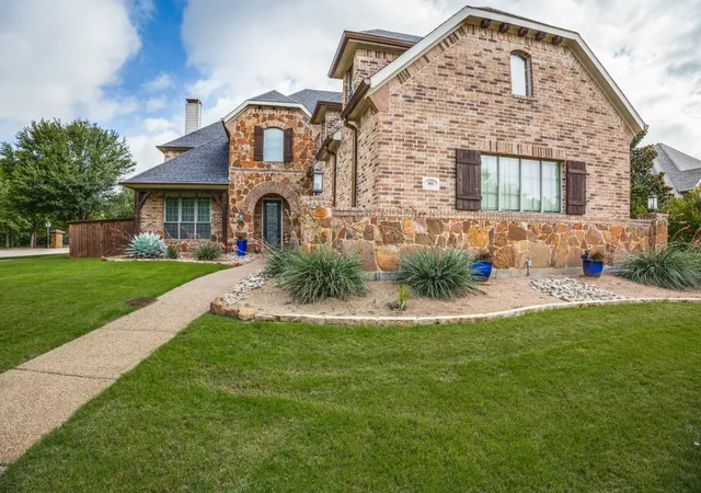 Homes for sale in Keller, TX | 301 Foxcroft Ln, Keller, TX 76248 | MLS# 21208360