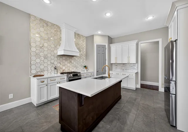 Homes for sale in Keller, TX | 301 Foxcroft Ln, Keller, TX 76248 | MLS# 21208360