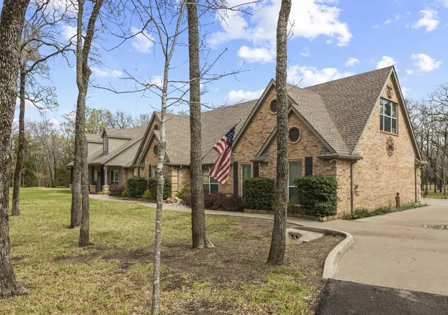 Photo 3 of Single family home for sale at 6675 County Road 2560, Quinlan, TX 75474 | MLS# 21207804 | Listing updated on 2026-08-18