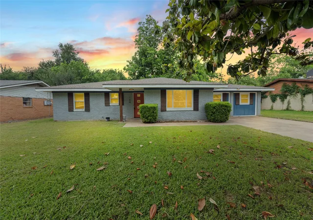 Homes for sale in Robinson, TX | 104 E Santa Anna Dr, Robinson, TX 76706 | MLS# 21208417