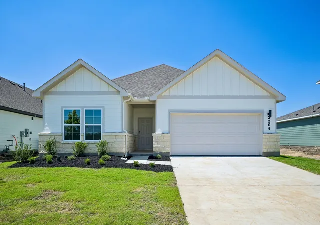 Photo 1 of Single family home for sale at 2204 Trailside Dr, Sherman, TX 75092 | MLS# 21208514 | Listing updated on 2026-10-06