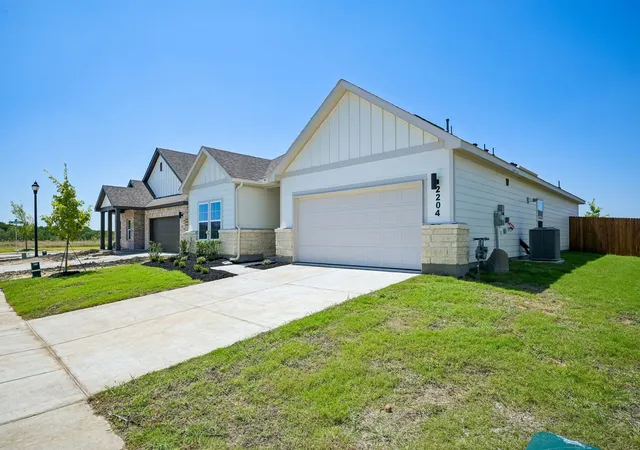 Photo 2 of Single family home for sale at 2204 Trailside Dr, Sherman, TX 75092 | MLS# 21208514 | Listing updated on 2026-10-06