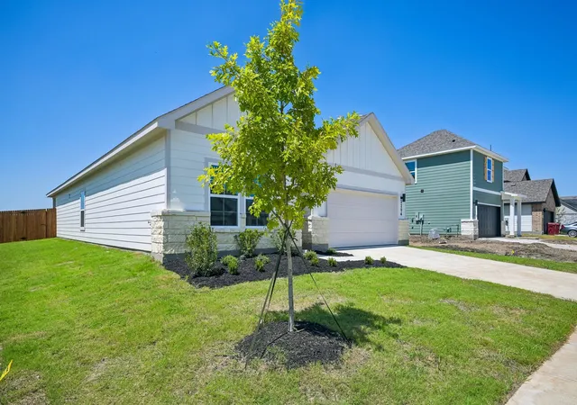 Photo 3 of Single family home for sale at 2204 Trailside Dr, Sherman, TX 75092 | MLS# 21208514 | Listing updated on 2026-10-06