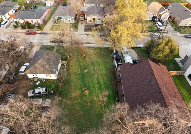 Photo 3 of Sale Pending at 3415 Crossman Ave, Dallas, TX 75212 | MLS# 21208530 | Listing updated on 2026-09-30