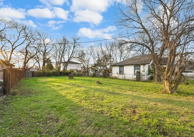 Photo 4 of Sale Pending at 3415 Crossman Ave, Dallas, TX 75212 | MLS# 21208530 | Listing updated on 2026-09-30