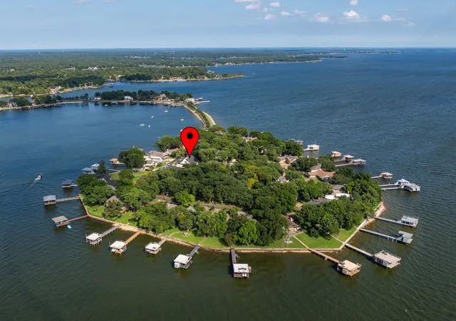 Photo 1 of Sale Pending at 649 Enchanted Isles Dr, Mabank, TX 75156 | MLS# 21207036 | Listing updated on 2026-09-18