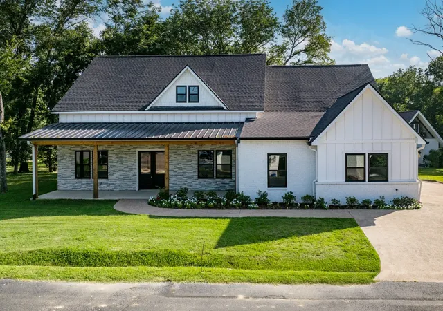 Photo 2 of Sale Pending at 649 Enchanted Isles Dr, Mabank, TX 75156 | MLS# 21207036 | Listing updated on 2026-09-18