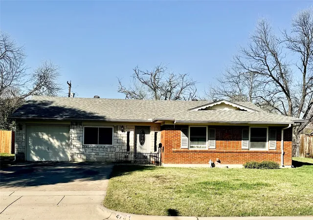 Single family home for sale at 4704 Carlyle Dr, Fort Worth, TX 76132 | MLS# 21208427