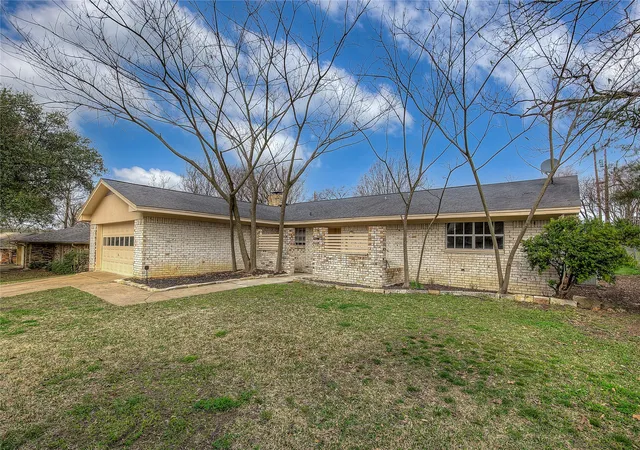 Homes for sale in Commerce, TX | 1218 Northwood Dr, Commerce, TX 75428 | MLS# 21208452