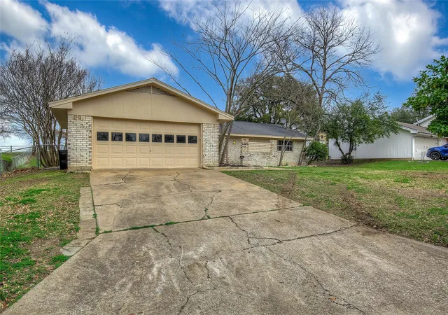 Homes for sale in Commerce, TX | 1218 Northwood Dr, Commerce, TX 75428 | MLS# 21208452