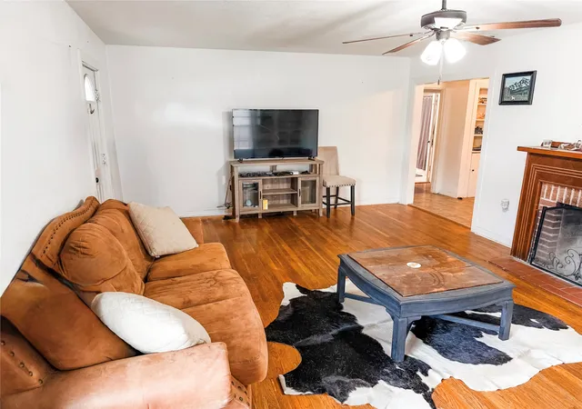 Homes for sale in Stephenville, TX | 1136 W Long St, Stephenville, TX 76401 | MLS# 21208597