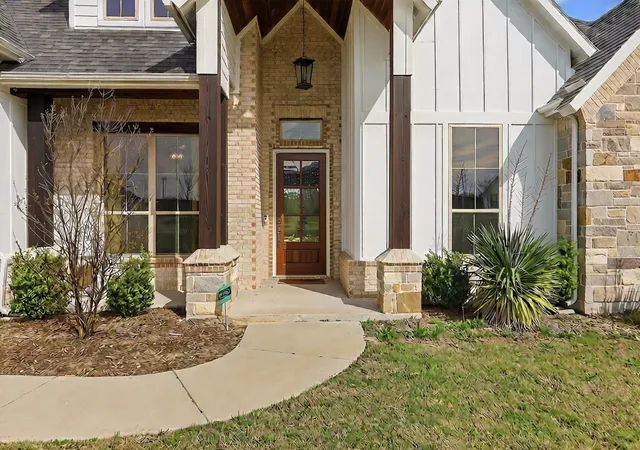 Photo 2 of Single family home for sale at 3550 Sharp Ct, Midlothian, TX 76065 | MLS# 21208607 | Listing updated on 2026-09-19