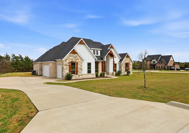 Photo 3 of Single family home for sale at 3550 Sharp Ct, Midlothian, TX 76065 | MLS# 21208607 | Listing updated on 2026-09-19