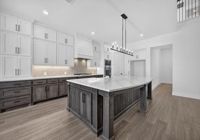 Photo 3 of Sale Pending at 304 Barnwood Wy, Justin, TX 76247 | MLS# 21208302 | Listing updated on 2026-09-18