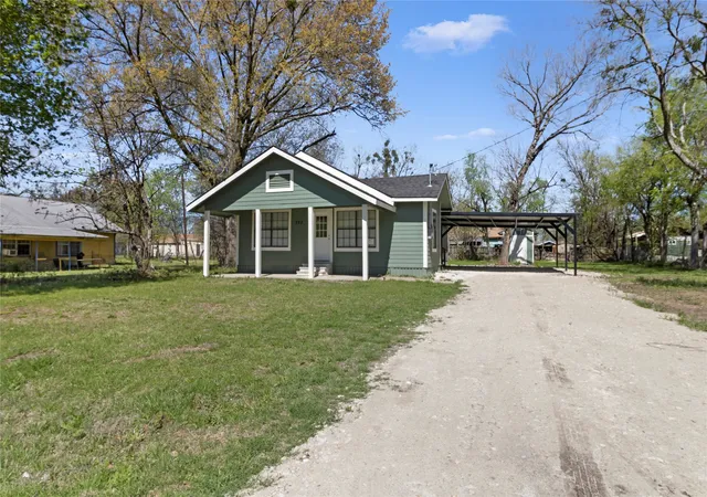 Homes for sale in Mexia, TX | 723 E Nowlin St, Mexia, TX 76667 | MLS# 21208100