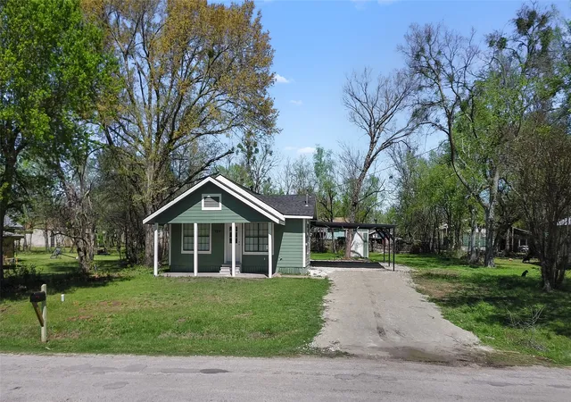 Homes for sale in Mexia, TX | 723 E Nowlin St, Mexia, TX 76667 | MLS# 21208100