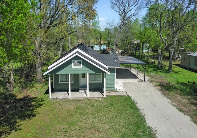 Homes for sale in Mexia, TX | 723 E Nowlin St, Mexia, TX 76667 | MLS# 21208100