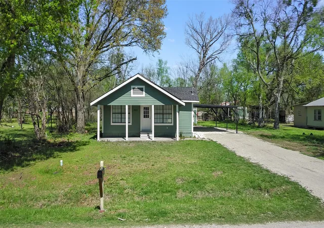 Homes for sale in Mexia, TX | 723 E Nowlin St, Mexia, TX 76667 | MLS# 21208100