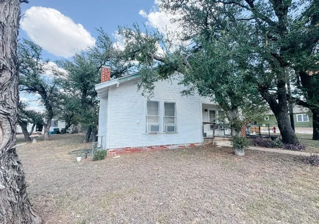 Homes for sale in Brownwood, TX | 3410 Austin Ave, Brownwood, TX 76801 | MLS# 21208844
