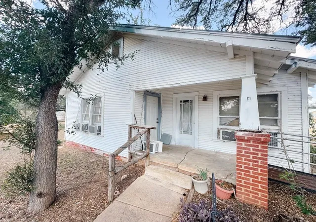 Homes for sale in Brownwood, TX | 3410 Austin Ave, Brownwood, TX 76801 | MLS# 21208844