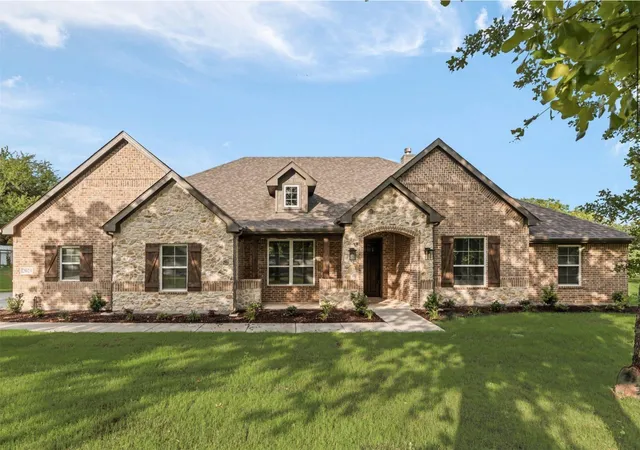 Homes for sale in Alvarado, TX | 2021 Crystal Palace Blvd, Alvarado, TX 76009 | MLS# 21206166