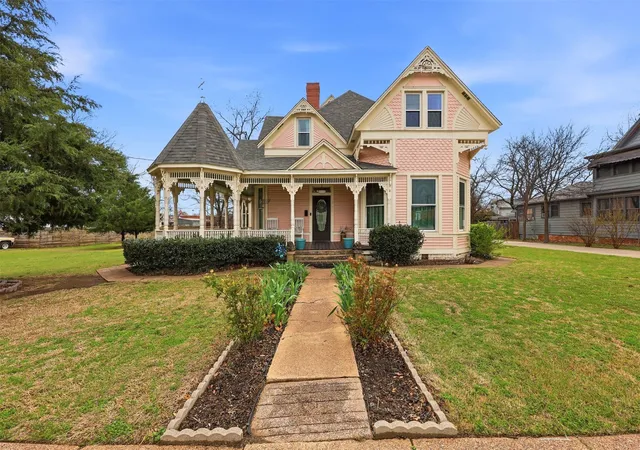 Homes for sale in Bowie, TX | 306 E Tarrant St, Bowie, TX 76230 | MLS# 21208606