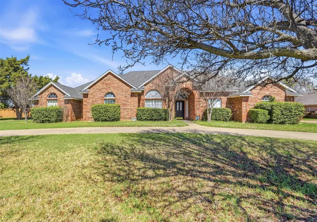 Homes for sale in Red Oak, TX | 424 Country Ridge Ln, Red Oak, TX 75154 | MLS# 21208989