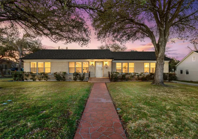 Photo 2 of Single family home for sale at 3117 Colcord Ave, Waco, TX 76707 | MLS# 21208886 | Listing updated on 2026-08-28