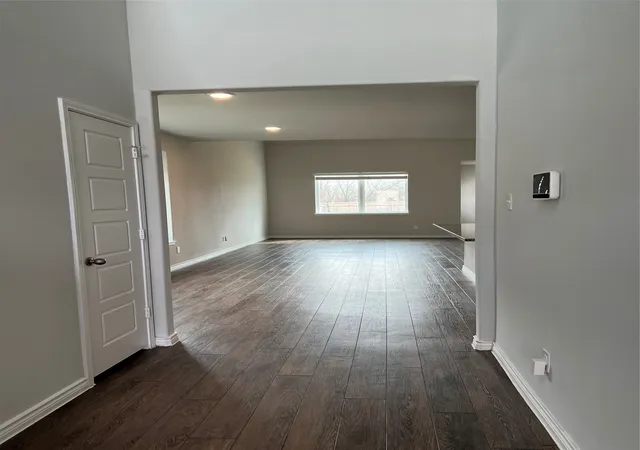 Photo 2 of Single family home for sale at 112 Rosings Pl, Fort Worth, TX 76140 | MLS# 21209112 | Listing updated on 2026-08-21