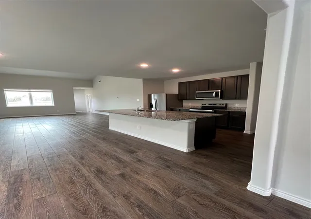 Photo 3 of Single family home for sale at 112 Rosings Pl, Fort Worth, TX 76140 | MLS# 21209112 | Listing updated on 2026-08-21