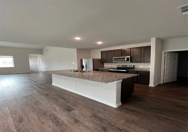 Photo 3 of Single family home for sale at 112 Rosings Pl, Fort Worth, TX 76140 | MLS# 21209112 | Listing updated on 2026-08-21