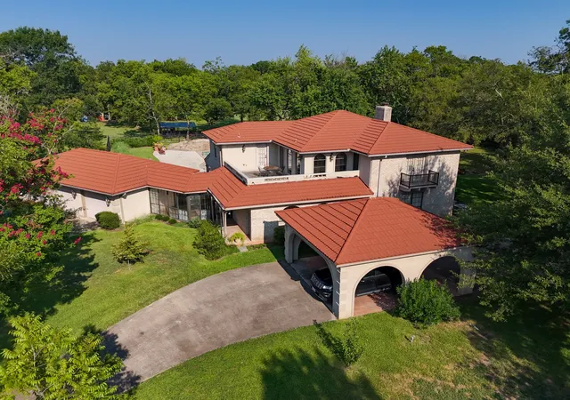 Photo 1 of Single family home for sale at 408 Rainey St, Bonham, TX 75418 | MLS# 21208938 | Listing updated on 2026-08-23